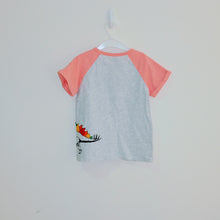 Load image into Gallery viewer, le petit society T-shirt - 4 years
