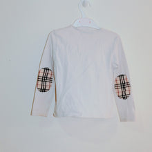 Load image into Gallery viewer, BURBERRY T-shirt - 5 years
